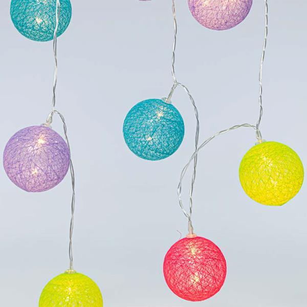LÍNEA, 10 LED 5mm BOLAS MULTI ALGODÓN 6cm, ADAPTADOR 31V, CABLE TRANSPARENTE, LED BLANCO CÁLIDO POR 15cm, CABLE 3m, IP44