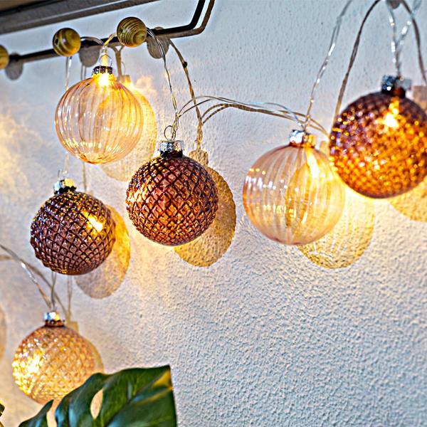 LINEA, 10 LED 5mm CON BOLAS CRISTAL ROSA 6cm, ADAPTADOR 4,5V, HILO TRANSPARENTE, LED BLANCO CALIDO POR 15cm, CABLE 3m, IP44