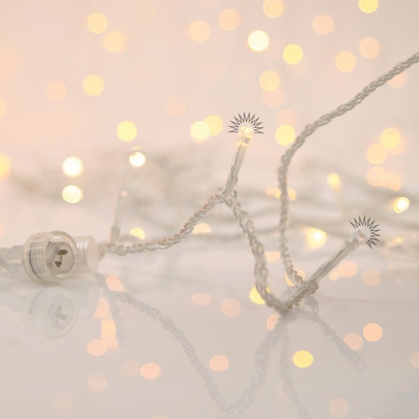 LÍNEA, 700 LED FLASH 5 mm, ADAPTADOR 31 V, 4 CONECTORES HASTA 2 JUEGOS, CABLE PVC TRANSPARENTE, LED BLANCO CÁLIDO, POR 10 cm, CABLE 3 m, IP44