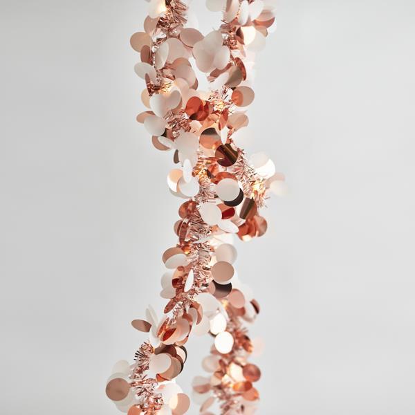 LÍNEA 20 LED 5 mm, CON LENTEJUELAS DECORATIVAS, BATERÍA 2XAA, TEMPORIZADOR, LED BLANCO CÁLIDO, POR 10 cm, CABLE DE 50 cm, IP20