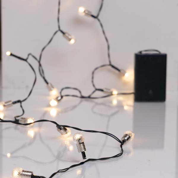LÍNEA, 20 LED 5mm CON BOLAS DECO VINTAGE 1,5cm, CAJA DE PILAS 3XAA, TEMPORIZADOR, CABLE PVC VERDE, LED BLANCO CÁLIDO, POR 10cm, CABLE DE CONDUCCIÓN 30cm, IP20