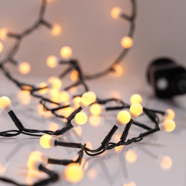 LÍNEA, 500 LED 3 mm, BOLAS BLANCAS 0,9 cm, ADAPTADOR 31 V, 8 M/F Y MEMORIA, CABLE PVC VERDE, LED BLANCO CÁLIDO, POR 3 cm, CABLE CONDUCTOR 3 m, IP44