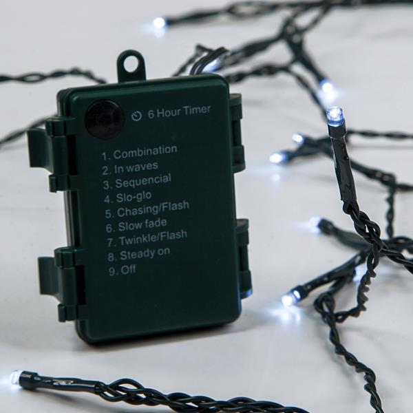 LÍNEA, 96 LED 3 mm, CAJA DE PILAS 3xAA, 8 M/F Y MEMORIA, TEMPORIZADOR, CABLE DE PVC VERDE, LED BLANCO, POR 10 cm, CABLE DE CONDUCCIÓN 30 cm, IP44, CAJA DE EXPOSICIÓN (16 UDS.)