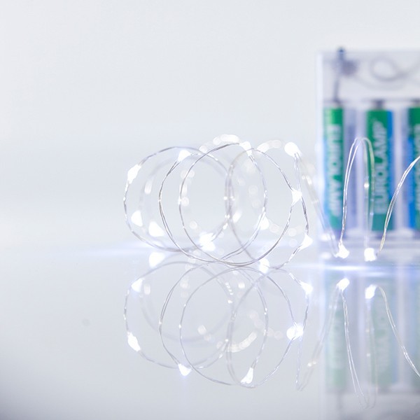  LÍNEA, 20 MINI LED, CAJA DE PILAS 2XAA, TEMPORIZADOR, CABLE DE COBRE PLATEADO, LED BLANCO, POR 10 cm, CABLE DE CONDUCCIÓN 10 cm, IP20, CAJA DE EXPOSICIÓN (24 UDS.)