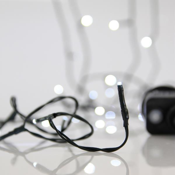 LÍNEA, 50 LED 3 mm, ADAPTADOR 4,5 V, 8 M/H Y MEMORIA, CABLE PVC VERDE, LED BLANCO, POR 5 cm, CABLE CONDUCTOR 3 m, IP44