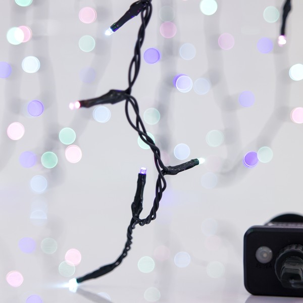 LÍNEA, 100 LED 3 mm, ADAPTADOR 31 V, 8 M/F Y MEMORIA, CABLE PVC VERDE, LED ÓPALO MULTICOLOR, POR 5 cm, CABLE CONDUCTOR 3 m, IP44