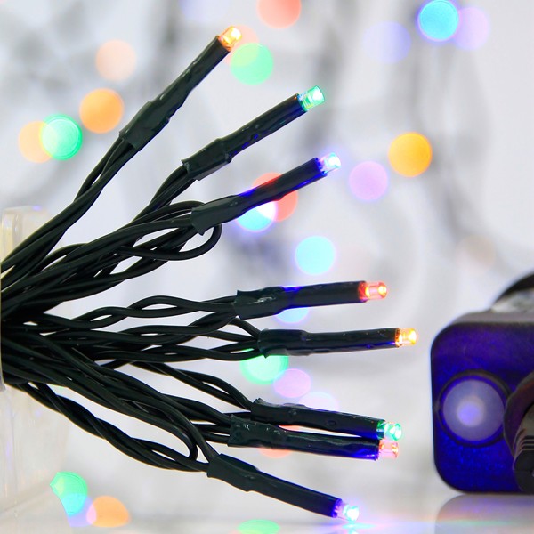 LÍNEA, 240 LED 3 mm, ADAPTADOR 31 V, 8 M/F Y MEMORIA, CABLE PVC VERDE, LED MULTICOLOR, POR 5 cm, CABLE CONDUCTOR 3 m, IP44