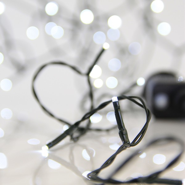 LÍNEA, 400 LED 3 mm, ADAPTADOR 31 V, 8 M/F Y MEMORIA, CABLE PVC VERDE, LED BLANCO, POR 5 cm, CABLE CONDUCTOR 3 m, IP44