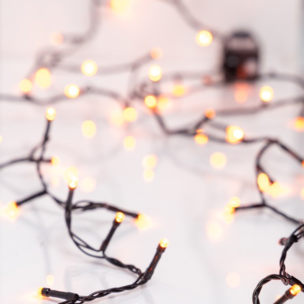 LÍNEA, 240 LED 3 mm, ADAPTADOR 31 V, 8 M/H Y MEMORIA, CABLE PVC NEGRO, LED NARANJA, POR 5 cm, CABLE CONDUCTOR 3 m, IP44