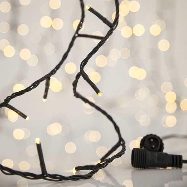 LÍNEA, 300 LED 3 mm, ADAPTADOR 31 V, 4 CONECTORES HASTA 3 JUEGOS, CABLE PVC VERDE, LED LUZ DIURNA, POR 5 cm, CABLE CONDUCTOR 3 m, IP44