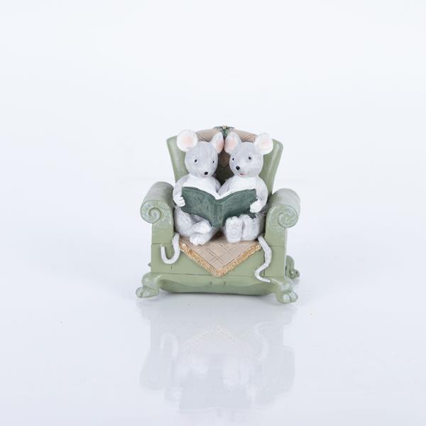 Figura decorativa de polirresina, ratones en una silla, color verde oliva, 7 x 9,5 x 10 cm.