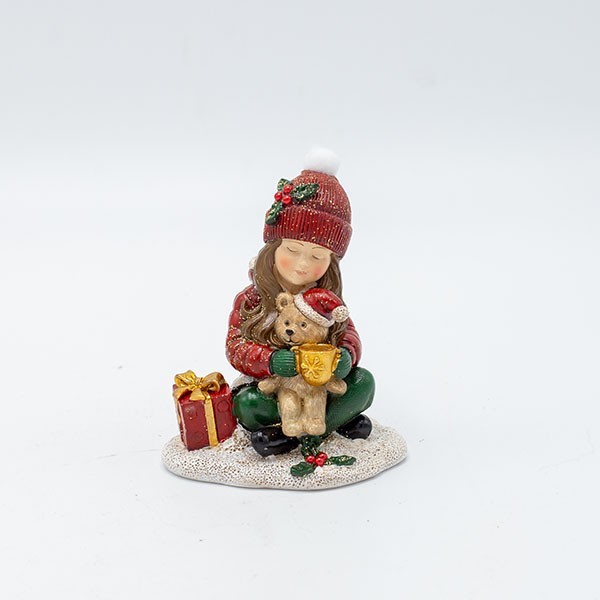 FIGURA DECORATIVA DE POLIRRESINA, NIÑA CON OSO, COLOR ROJO, 7,5 X 9 CM.