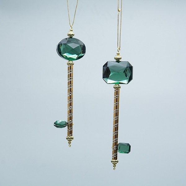 LLAVE DE PLÁSTICO, DORADA CON GEMA VERDE ESMERALDA, 2 DISEÑOS, 4,3X1,3X15,5CM