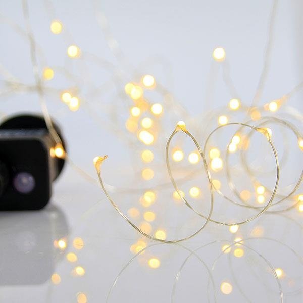GUIRNALDA LINEAL, 100 MINI LED, ADAPTADOR, 8 M/H Y MEMORIA, HILO DE COBRE PLATEADO, LED BLANCO CÁLIDO CADA 10CM, CABLE DE ALIMENTACIÓN 5M, IP44