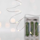 GUIRNALDA LINEAL, 20 MINI LED, CAJA DE PILAS 3XAA, HILO DE COBRE PLATEADO, LED BLANCO CÁLIDO CADA 10CM, CABLE DE ALIMENTACIÓN 30CM, IP20