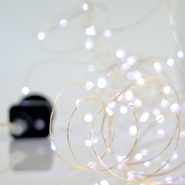 GUIRNALDA LINEAL, 100 MINI LED, ADAPTADOR, 8 M/H, HILO DE COBRE PLATEADO, LED BLANCO CADA 10CM, CABLE DE ALIMENTACIÓN 5M, IP44