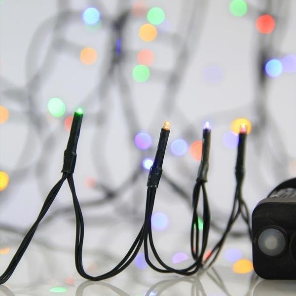 GUIRNALDA LINEAL, 400 LED 3MM, 31V ADAPTADOR, 8 M/H Y MEMORIA, CABLE PVC VERDE, LED MULTICOLOR CADA 5CM, CABLE DE ALIMENTACIÓN 3M, IP44