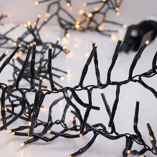 [600-01701] CLUSTER PRO 5,5 m, 588 LED 3 mm, adaptador de 31 V y 7,2 W, 8 conectores macho/hembra y memoria, cable de PVC verde, LED blanco cálido, cable de 3 m, IP44