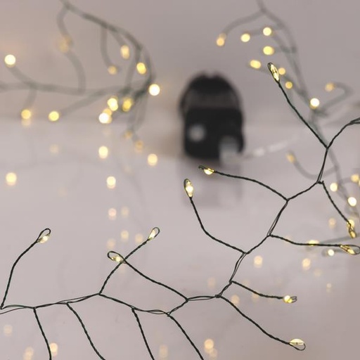 [600-08341]  CLUSTER 12m, 960 MINI LED, ADAPTADOR CON 8 M/H, CABLE DE COBRE VERDE, LED BLANCO CÁLIDO, CABLE DE 3m, IP44